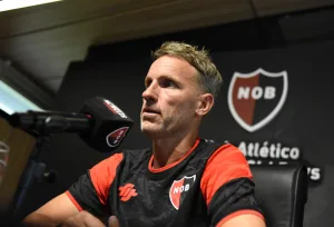 Bernardi no descarta dirigir el clásico y seguirá al frente de Newell’s hasta que llegue el nuevo DT
