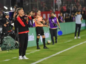 Panorama rojinegro: Lucas Bernardi estará al frente del plantel de Newell's de forma momentánea