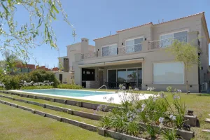 Alquilar en un barrio cerrado ya cuesta casi USD 2.000 por mes en Rosario y la región