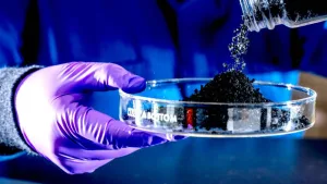 Nuevo estudio descubre que el caucho del césped artificial se descompone en un cóctel químico potencialmente peligroso