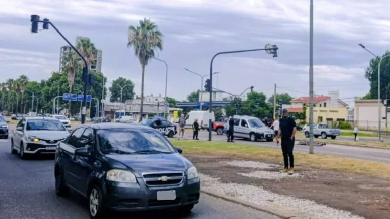 Siniestro fatal en bulevar Rondeau: un peatón falleció tras ser embestido por el conductor de una Partner 