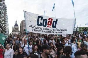 Docentes de la Universidad Nacional de Rosario ya comienzan a planificar los paros que se vendrán desde marzo