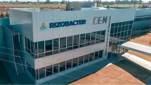 Empresa agrícola en default: Rizobacter renegocia vencimientos en medio de la crisis del sector