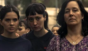 En medio del previsible éxito de la segunda temporada, la plataforma Netflix confirmó la tercera de la serie “En el barro"