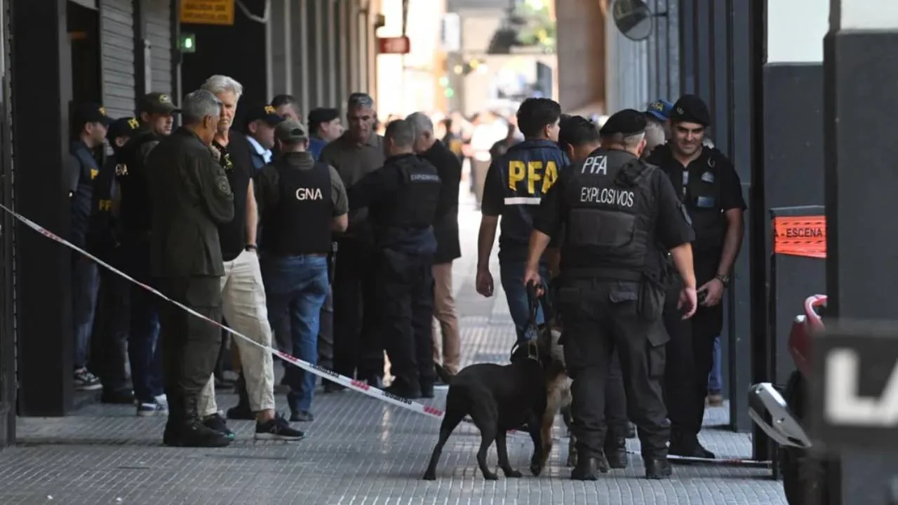 Operativo del SAME por explosión en Escuela de Gendarmería. Foto: Agencia NA - Maximiliano Luna