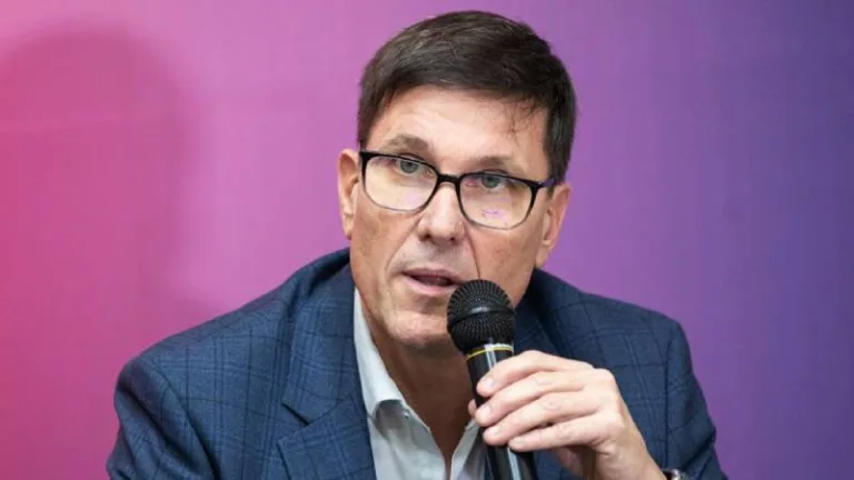 el ministro de Educación de Santa Fe, José Goity