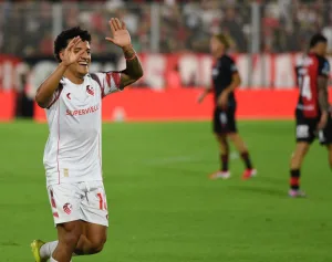 Newell's tuvo un segundo tiempo para el olvido y cayó sin oposición ante Estudiantes a cuatro días del clásico