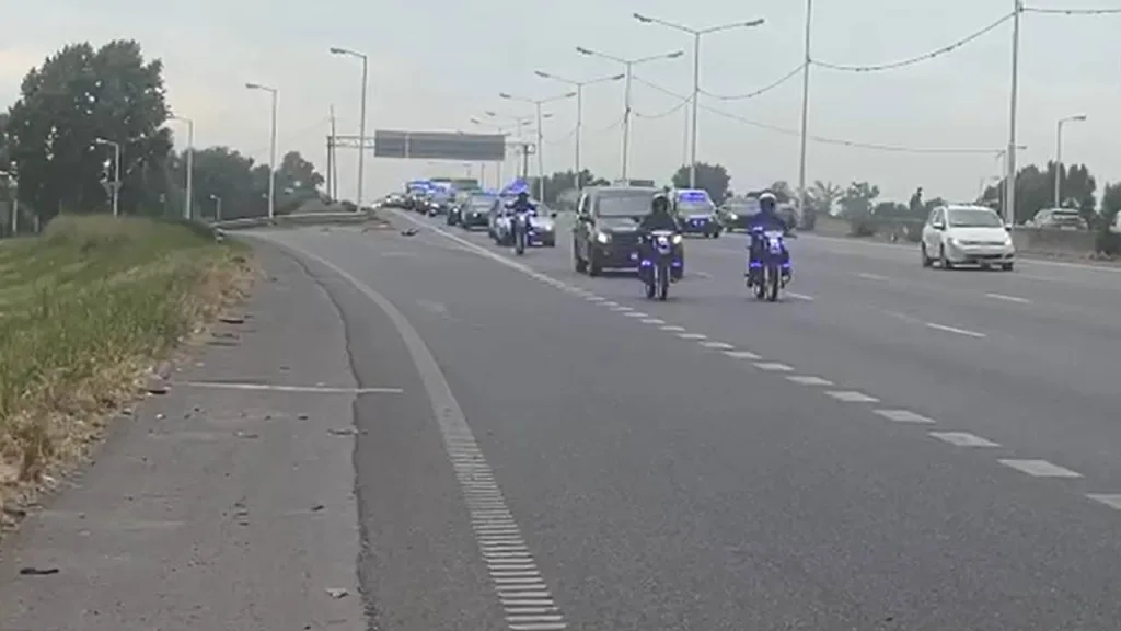 Murió el suboficial que se disparó en la cabeza en la Jefatura y hubo caravana para despedirlo en medio de un clima de tensión 