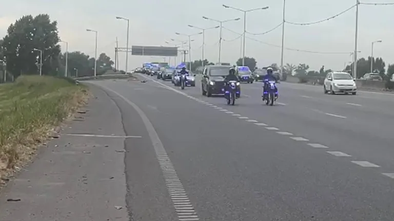 Murió el suboficial que se disparó en la cabeza en la Jefatura y hubo caravana para despedirlo en medio de un clima de tensión 