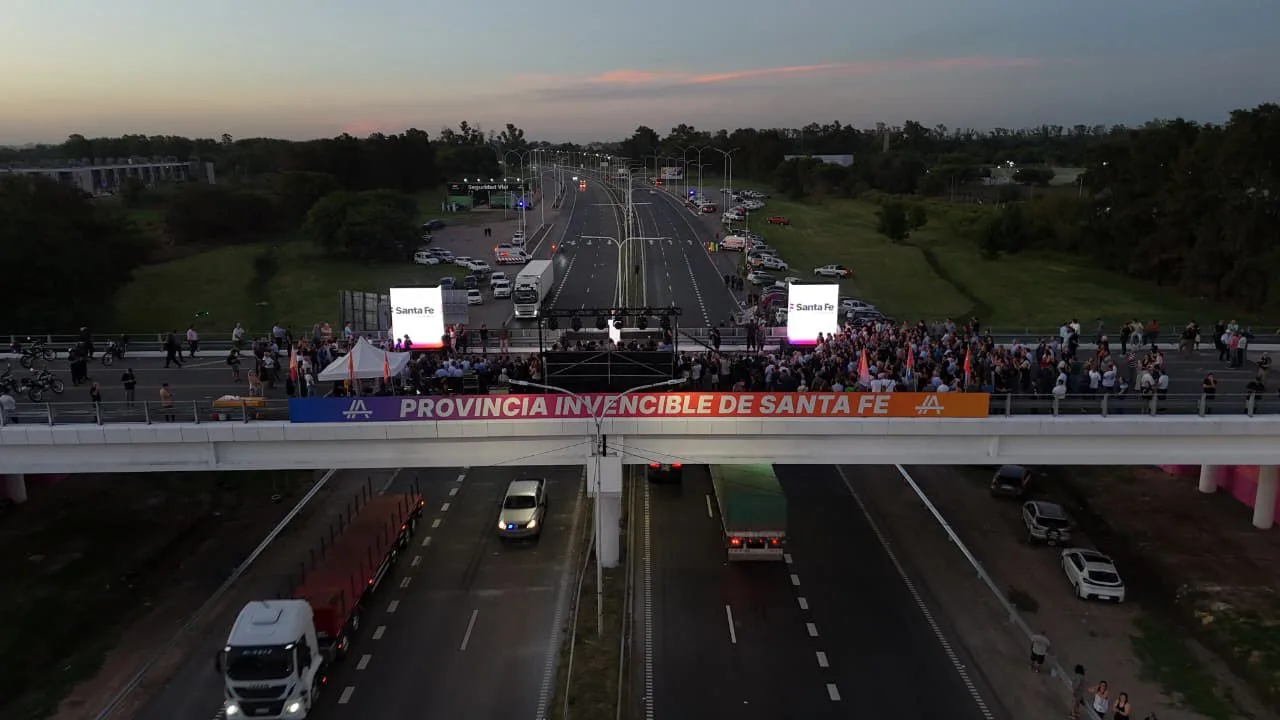 Pullaro inauguró un tramo del tercer carril de la autopista Rosario-Santa Fe: “Con esta obra le ganamos al escepticismo”