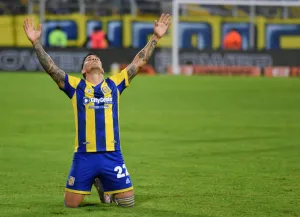 Hola Enzo, te estaban esperando: cabezazo de Copetti para el delirio en el Gigante y así Central supera a Barracas por la mínima