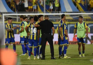 Una derrota que enciende algunas alarmas: Central no pudo con Talleres y perdió por la mínima en el Gigante a pesar de no merecerlo