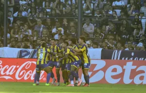 El Bosque se tiñó de auriazul: Central se lo dio vuelta a Gimnasia, le ganó 2-1 y llega al Clásico con flechita para arriba