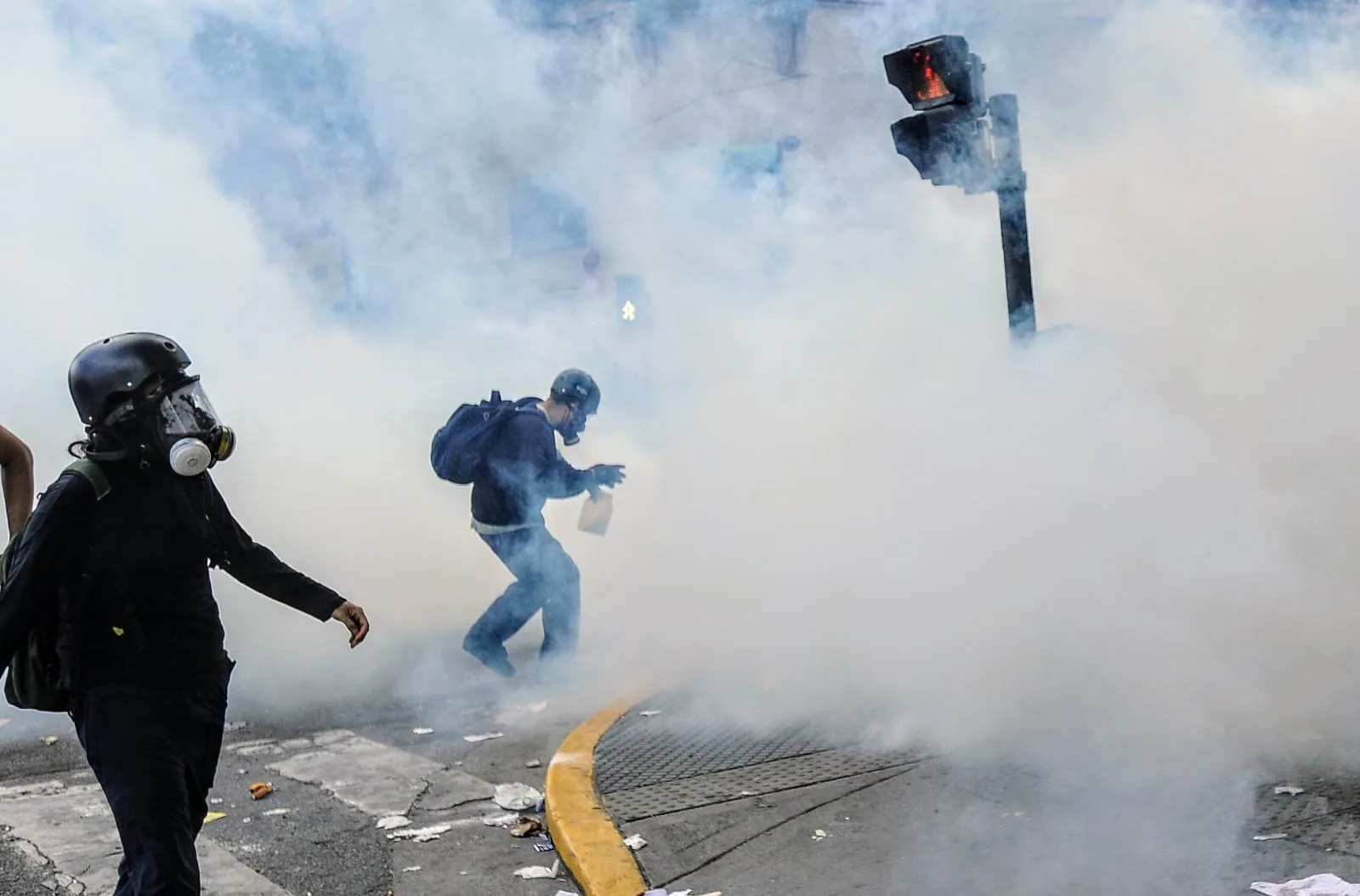 Brutal represión en el Congreso contra los militantes que protestaban por la reforma laboral de Milei