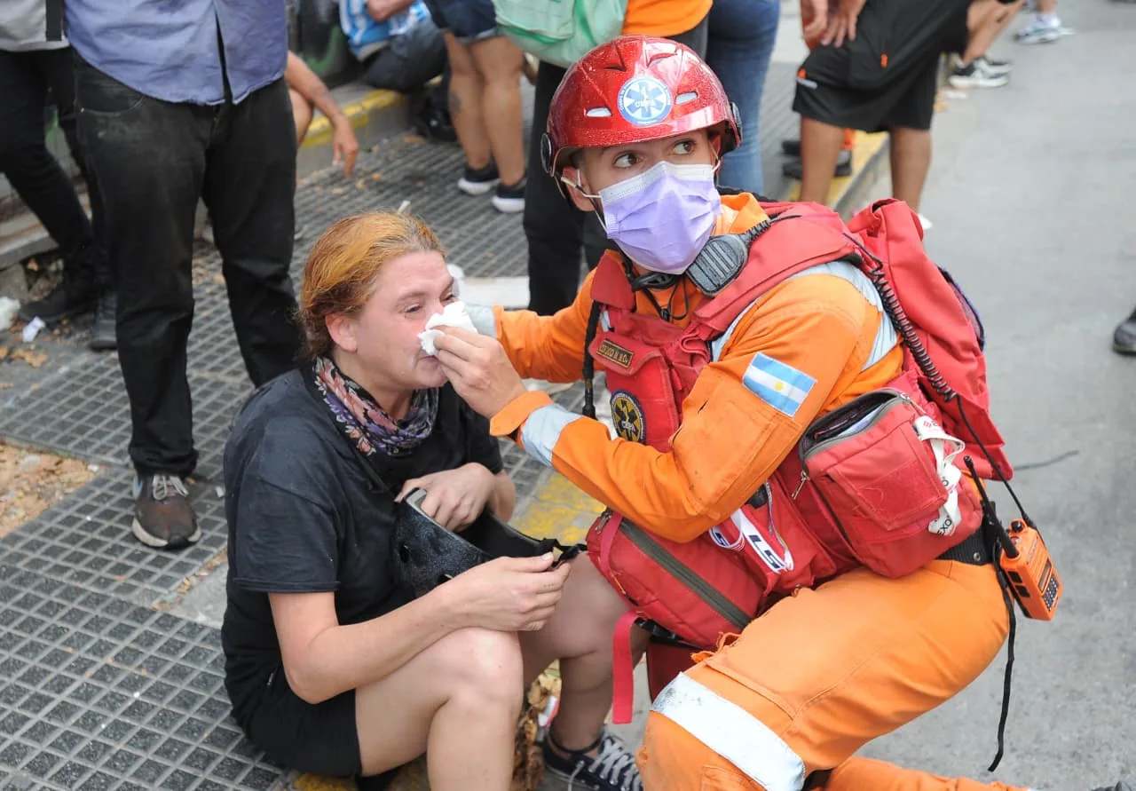 Brutal represión en el Congreso contra los militantes que protestaban por la reforma laboral de Milei
