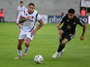 Riestra apretó en el inicio, pero la Lepra se acomodó en un partido con pocas luces