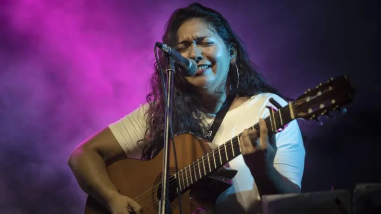 Luego de pasar por Cosquín, Vicky Alancay vuelve con su Peña Lunera a El Aserradero