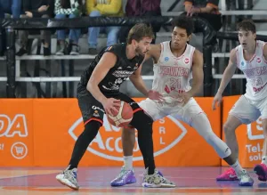 Provincial perdió ante Pergamino, pero sus chances de primer lugar siguen intactas