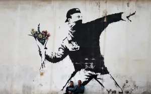 Aseguran que descubrieron la identidad de Banksy, el artista que convirtió el anonimato en obras de arte
