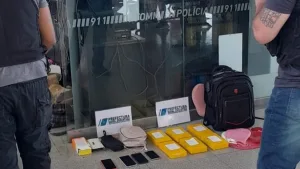 La siguieron desde Totoras y la atraparon en la Terminal de Ómnibus con seis kilos de cocaína
