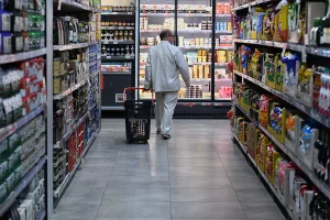 Consumo en caída libre: febrero se despide con otra baja del 10,3%
