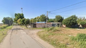 La cuadra de avenida Granaderos al 1800, esquina 1° de Mayo donde Ignacio Dorales recibió el disparo letal en la cabeza hace una semana.