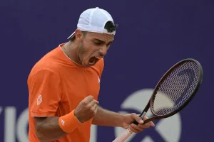 Francisco Cerúndolo derrotó al ruso Daniil Medvedev y ya son dos los argentinos que se metieron en los octavos del Masters 1000 de Miami