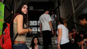 Crisis de representación: el 70% de los jóvenes argentinos se aleja de la política