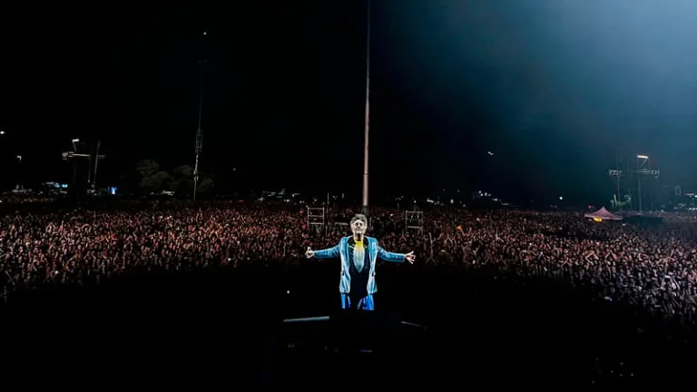 Fito Paéz en el Monumento Nacional a la Bandera: el gran cierre de unos días de gloria en los que fue profeta en su tierra 