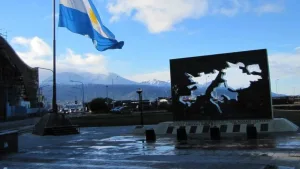 Un político republicano afirma que Argentina enviará buques hacia Irán y pide que EE.UU. apoye el reclamo argentino sobre Malvinas