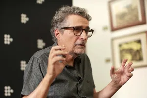 Kleber Mendonça Filho, director de “El agente secreto”, advirtió sobre el peligro de romantizar las dictaduras