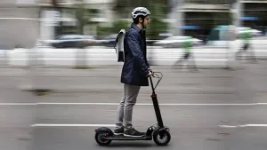 Circulando en Monopatine eléctrico