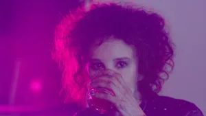 “Solo fanáticos”, una película sobre el universo OnlyFans, con una mirada cruda sobre la maternidad y el deseo