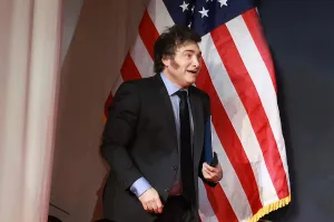 Viaje número 15: Milei fue de nuevo a Estados Unidos para una cita de Trump con presidentes latinoamericanos afines y semana de negocios