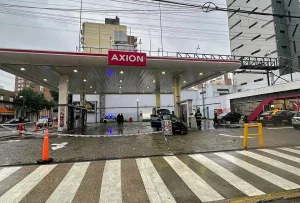 Un hombre quedó internado con graves quemaduras por la explosión de un tanque de GNC en la estación de servicios de Lagos y Córdoba