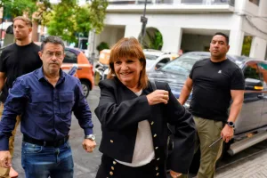 Bullrich en Rosario elogió el rumbo económico, reivindicó el Plan Bandera, cuestionó a la AFA por el gendarme y hasta se atribuyó el retorno de Di María