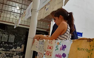 Con aguja, hilo y memoria: los pañuelos del 50 aniversario del golpe de Estado