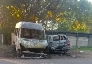 Rosario da sorpresas: una saga de siete autos incendiados en distintos barrios entre la madrugada y la noche de este jueves