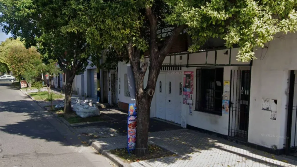 El quiosco de Forest al 6900 donde se metieron en la madrugada y se llevaron dinero junto a tarjetas bancarias.