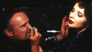 "Terciopelo azul": el tiempo no pasa para la seducción y el misterio