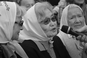 María Takara de Oshiro, histórica integrante de Madres de Plaza de Mayo