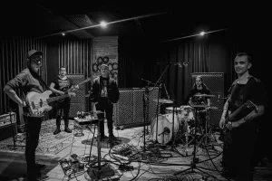 Se viene un viernes de música, marcado por los sonidos del postpunk y la new wave, en el Centro Cultural Güemes