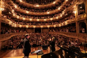 Fito Paez en el Teatro el Cículo/ fotógrafo Guido Adler
