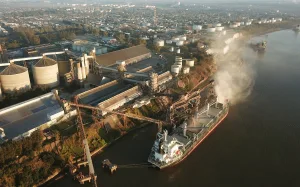 La cooperativa agroexportadora ACA admitió fallas técnicas después de quejas de vecinos de San Lorenzo por el polvillo que contamina el aire