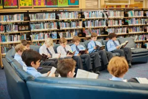 Canadá borra distopías: fuera "1984" y "El cuento de la criada" de las aulas