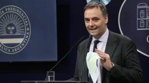 En medio del escándalo, salió a la luz que Adorni se aumentó 100% el sueldo y ahora cobra 7 millones de pesos por mes