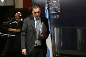 El Gobierno quiere recuperar control de agenda: Adorni retoma conferencias, afila motisierra y avanza con leyes