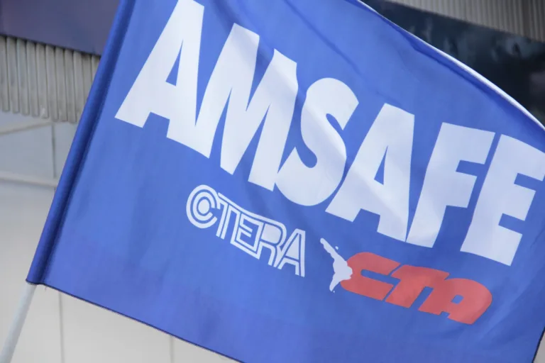 Protesta de Amsafé y Sadop en Rosario: "Tenemos que ir a trabajar enfermos y hay desprotección"