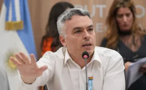 Paulón: "Adorni confesó delitos al decir que su esposa viajó en el avión presidencial"