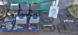 Allanamiento en Puerto Gaboto: encontraron 18 armas, municiones y más de 45 mil dólares